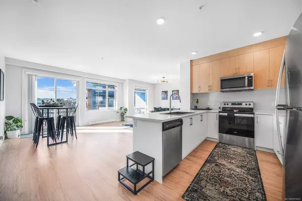 6544 Metral Dr #301, Nanaimo, BC V9T 2L8