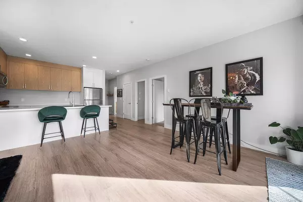 6544 Metral Dr #301, Nanaimo, BC V9T 2L8