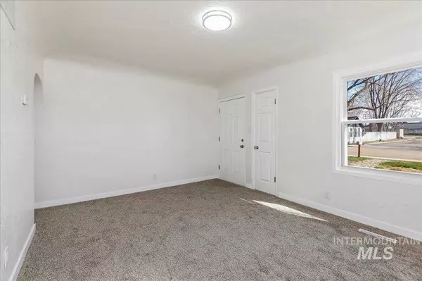 705 N 9th Ave, Caldwell, ID 83605