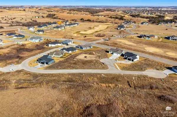 3906 Travers CIR, Manhattan, KS 66503