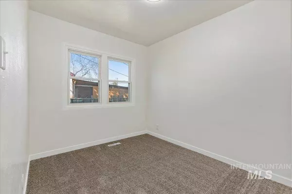 705 N 9th Ave, Caldwell, ID 83605