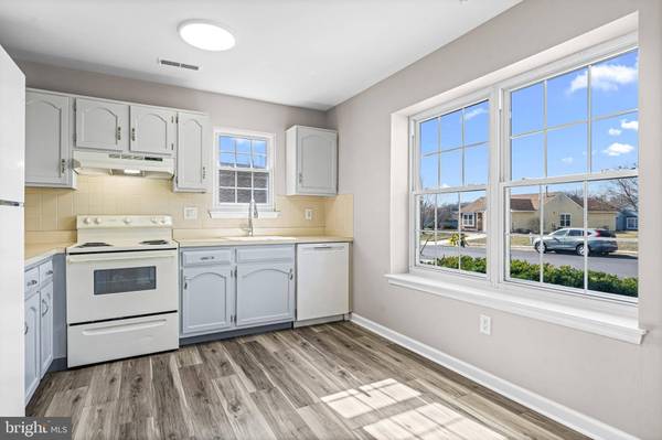 4 LAKEBRIDGE DR, Deptford, NJ 08096