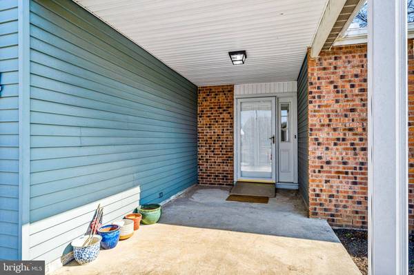 4 LAKEBRIDGE DR, Deptford, NJ 08096