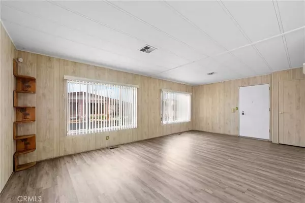 601 N Kirby ST #220, Hemet, CA 92545