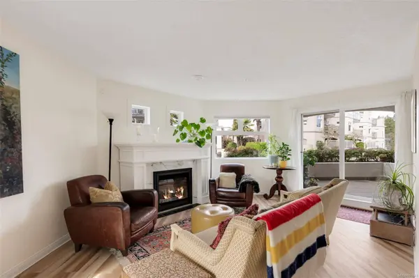 1083 Tillicum Rd #101, Esquimalt, BC V9A 7L7