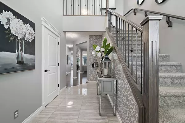 216 Marquis LNDG SE, Calgary, AB T3M 2H3