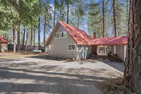 550 P C LN, Colfax, CA 95713