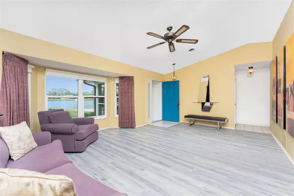 12 CHARLESTON CIR, Englewood, FL 34223