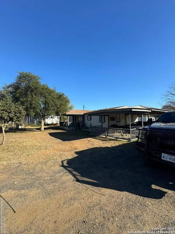 606 MAIN, Cotulla, TX 78014