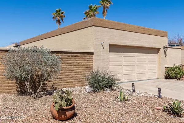 1897 N Ranch Drive, Tucson, AZ 85715