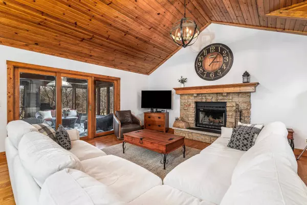 6 Bittersweet Court, Galena, IL 61036