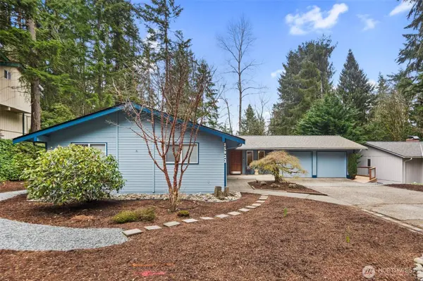 15922 SE 43rd ST, Bellevue, WA 98006