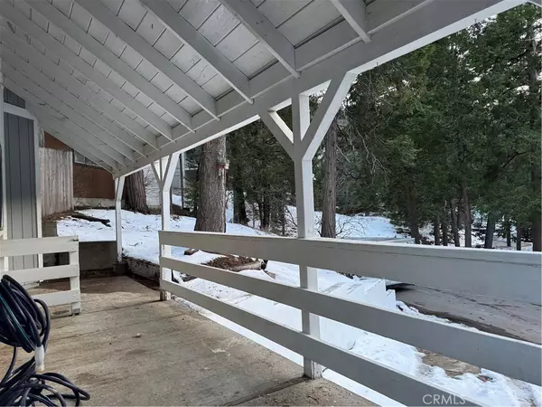 531 Rose LN, Twin Peaks, CA 92391