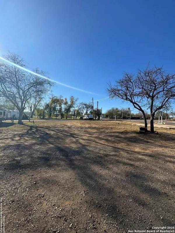 606 MAIN, Cotulla, TX 78014