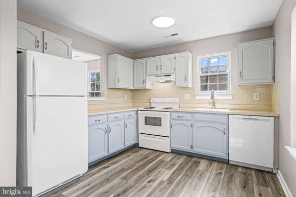 4 LAKEBRIDGE DR, Deptford, NJ 08096