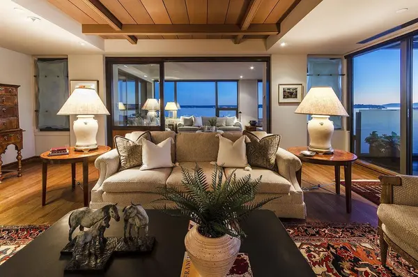 2250 Bellevue Avenue 10, West Vancouver, V7V 1C6, CA