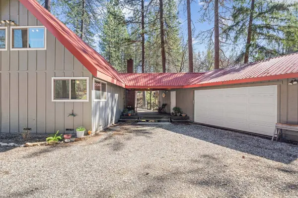 550 P C LN, Colfax, CA 95713