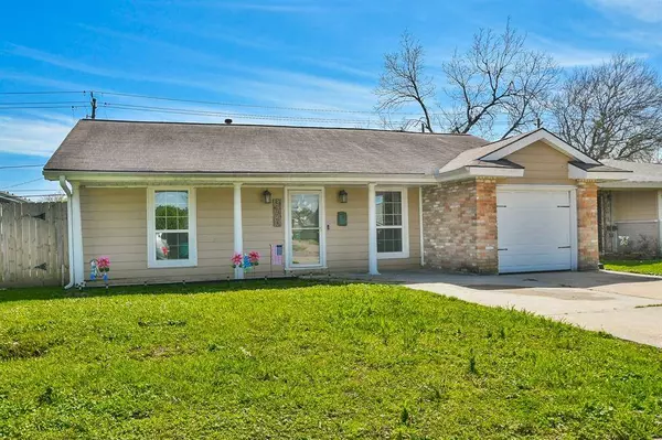 3720 Newton DR, Pasadena, TX 77503