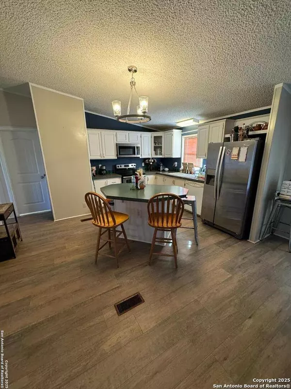 606 MAIN, Cotulla, TX 78014