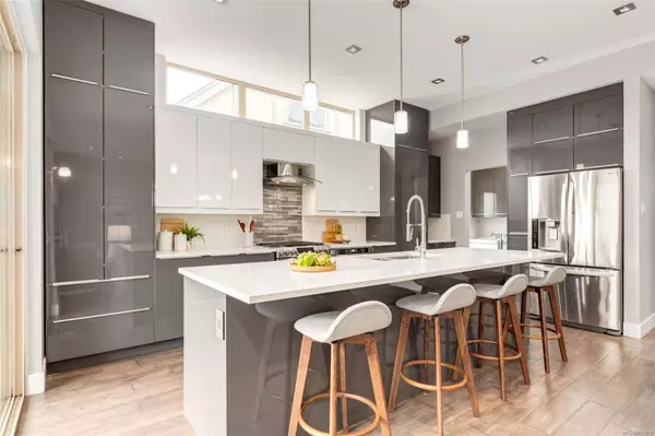 738 West Ridge Way, Qualicum Beach, BC V9K 0A9