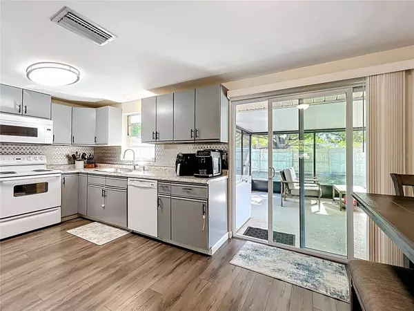 2721 STRATFORD DR, Sarasota, FL 34232