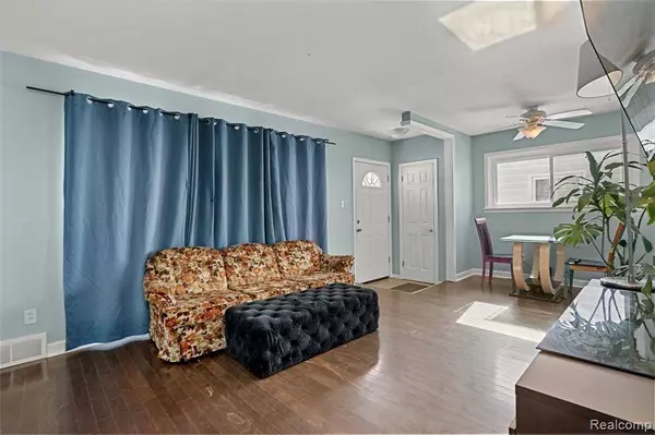 5919 Deering Street, Garden City, MI 48135