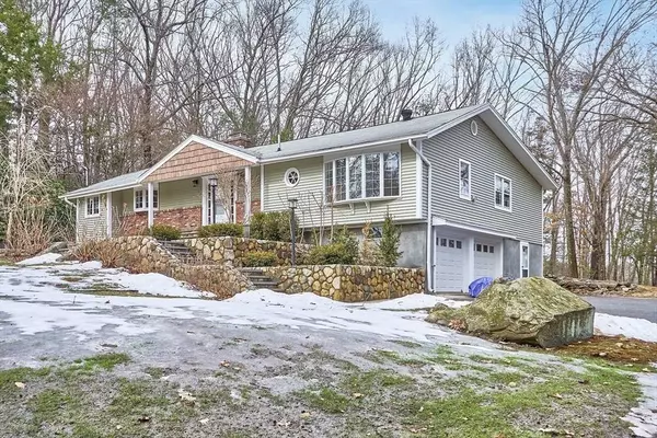 52 Gray Rd, Andover, MA 01810