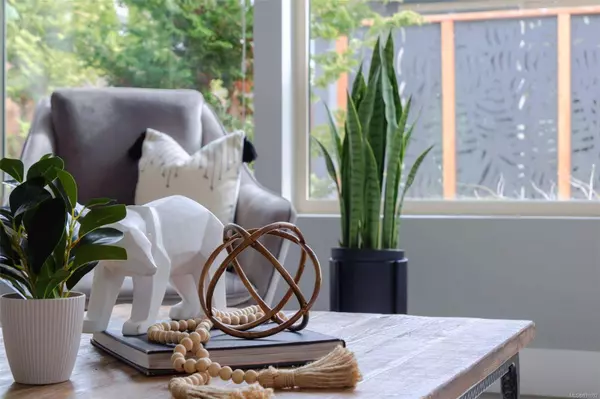 738 West Ridge Way, Qualicum Beach, BC V9K 0A9