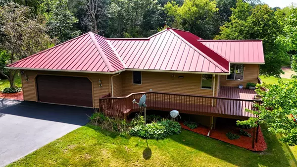 1057 E River DR, River Falls, WI 54022