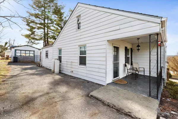 308 GALWAY AVE, Dublin, VA 24084