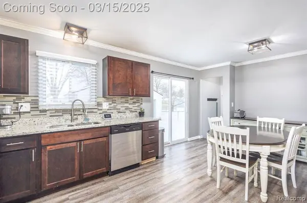 1335 S JOHN HIX Street, Westland, MI 48186