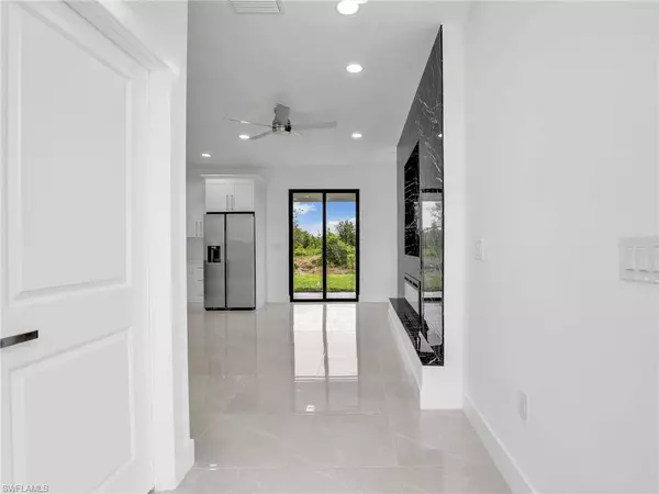 2706 25th ST SW, Lehigh Acres, FL 33976