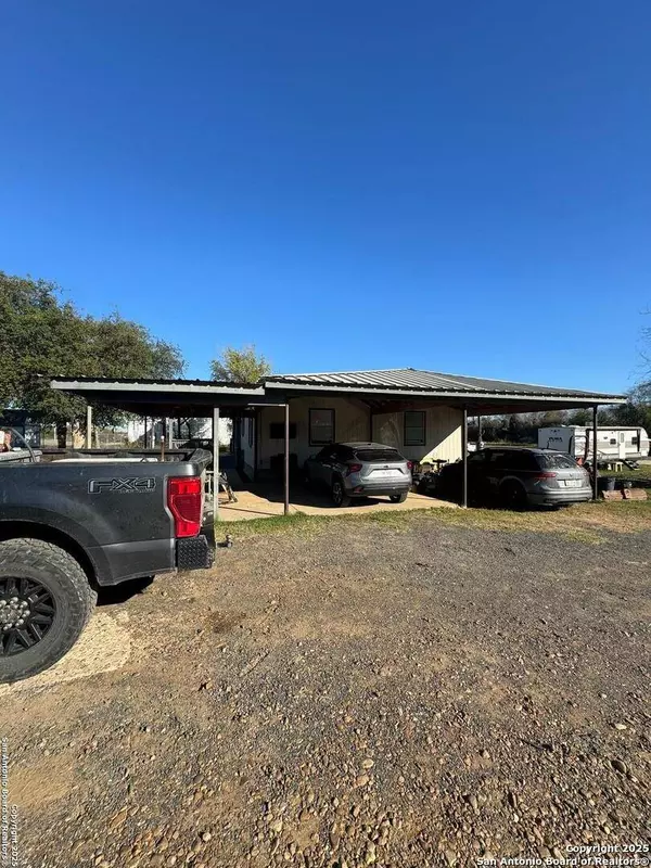 606 MAIN, Cotulla, TX 78014