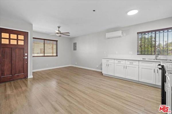 1127 S Lucerne BLVD, Los Angeles, CA 90019