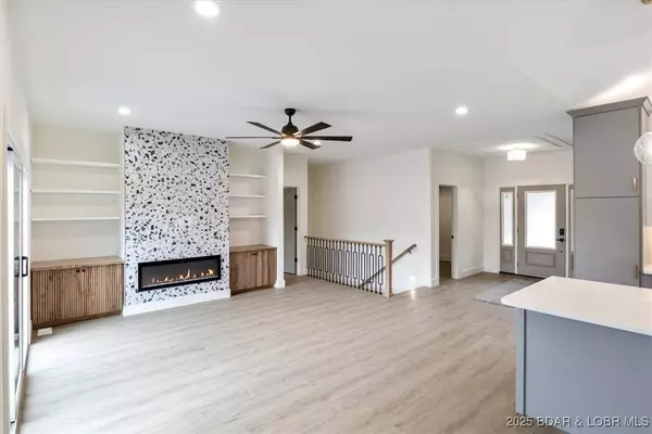 590 Hogan DR, Lake Ozark, MO 65049