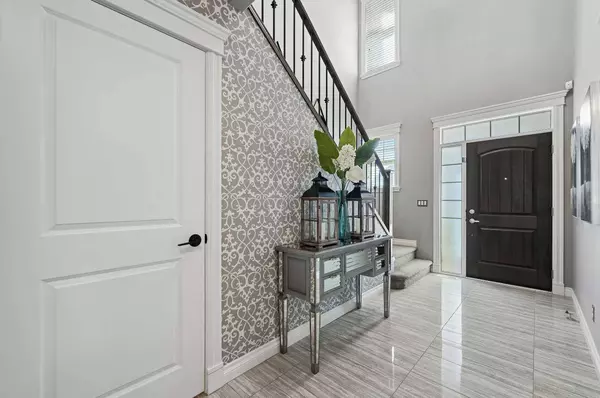 216 Marquis LNDG SE, Calgary, AB T3M 2H3