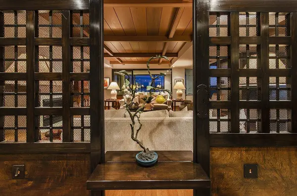 2250 Bellevue Avenue 10, West Vancouver, V7V 1C6, CA