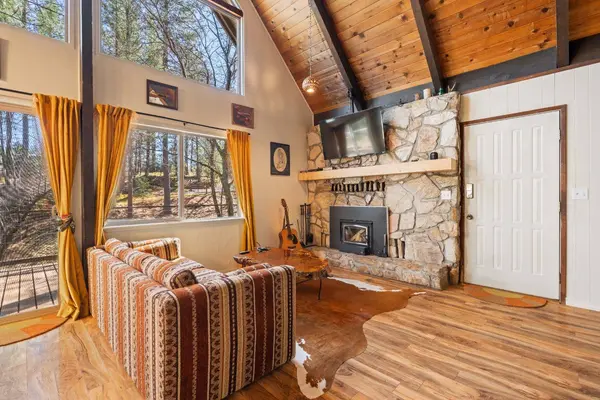 550 P C LN, Colfax, CA 95713