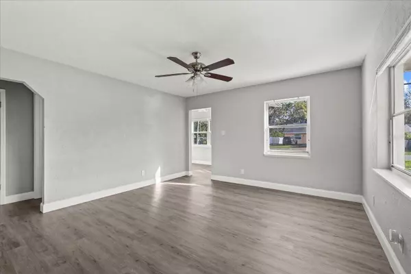 1515 W LAMBRIGHT ST, Tampa, FL 33604