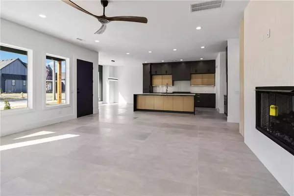 801 NW 10th St, Bentonville, AR 72712