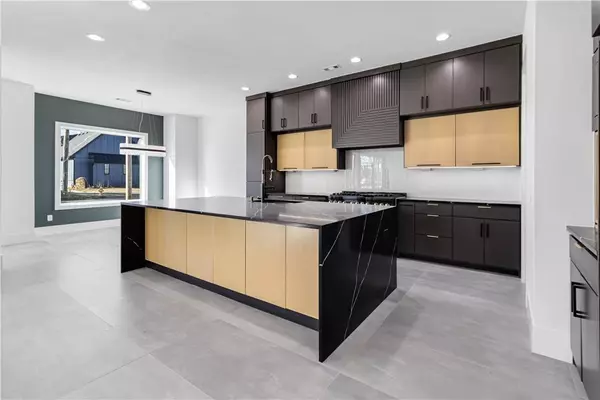 801 NW 10th St, Bentonville, AR 72712