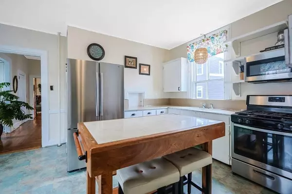 3 Prospect St, Taunton, MA 02780