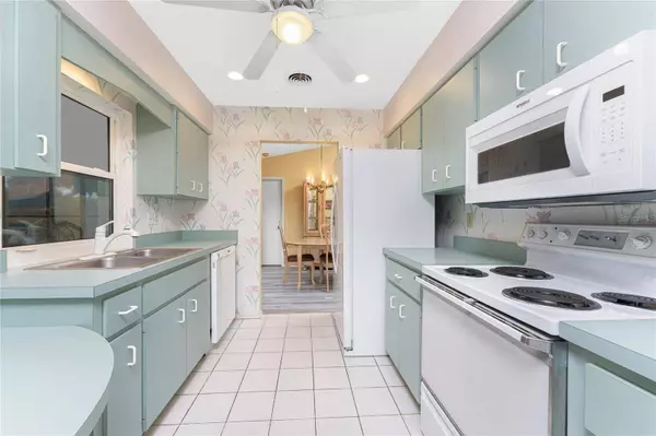 12 CHARLESTON CIR, Englewood, FL 34223