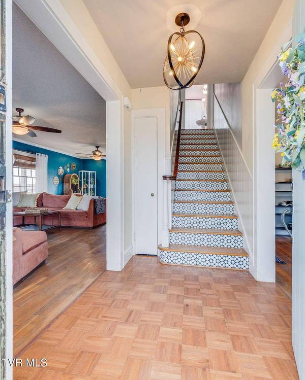 724 Taylor ST, Bristol, TN 37620