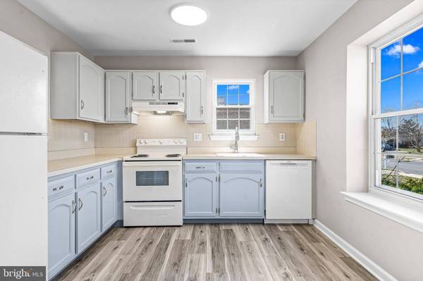 4 LAKEBRIDGE DR, Deptford, NJ 08096