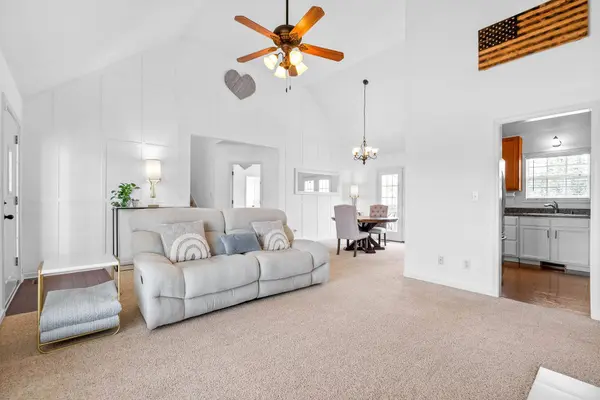 1040 Freedom Dr, Clarksville, TN 37042