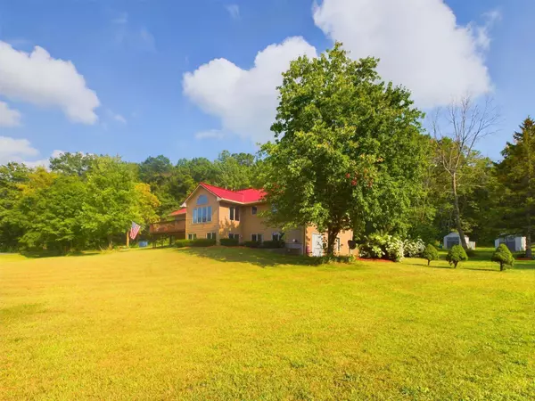 1057 E River DR, River Falls, WI 54022