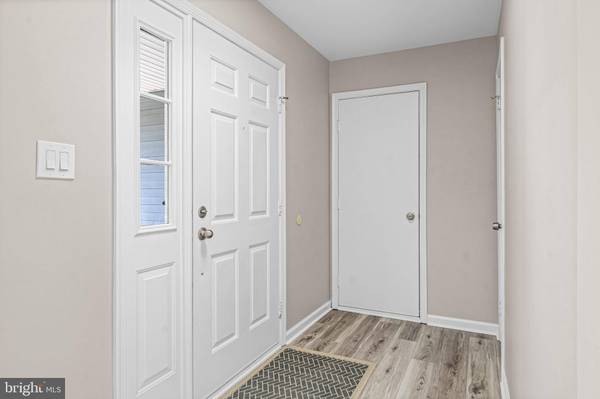 4 LAKEBRIDGE DR, Deptford, NJ 08096