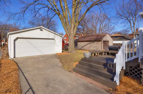 2808 42nd Street, Des Moines, IA 50310