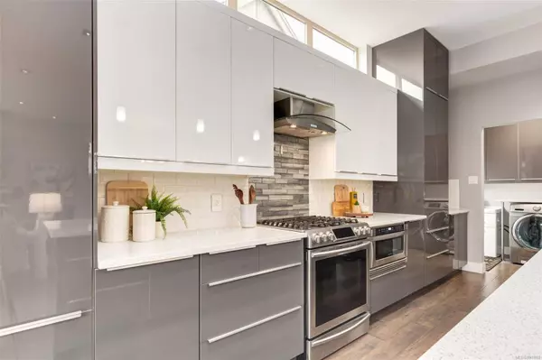 738 West Ridge Way, Qualicum Beach, BC V9K 0A9